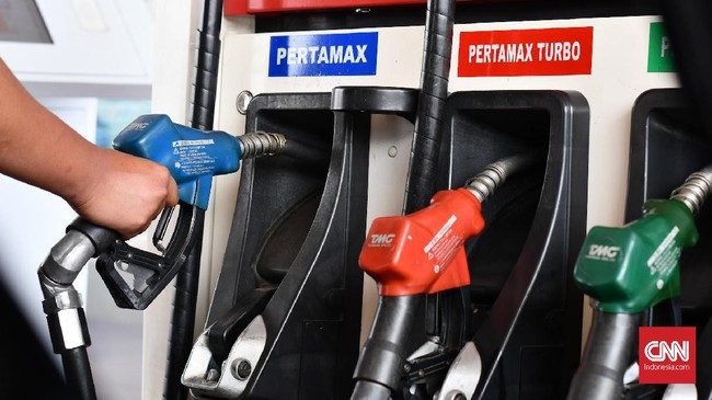 Pertamina menurunkan harga Pertamax sebesar Rp200 per liter per 1 Februari 2020. Di DKI Jakarta, Pertamax dibanderol Rp9.000 per liter.