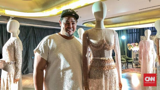 Desainer Ivan Gunawan bakal meluncurkan gim mix & match atau padu padan busana.