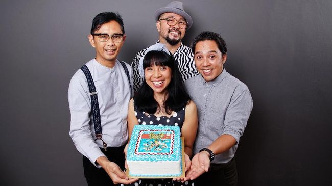 Sembilan solois dan band yang mengusung genre berbeda merayakan ulang tahun ke-20 Mocca lewat album tribut 'You and Me Against the World: A Tribute To Mocca'.