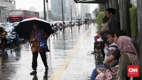 Malam Minggu di Jakarta Diprediksi Berawan dan Hujan