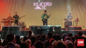 Kunto Aji Buka Festival Sewindu Tulus di Jakarta