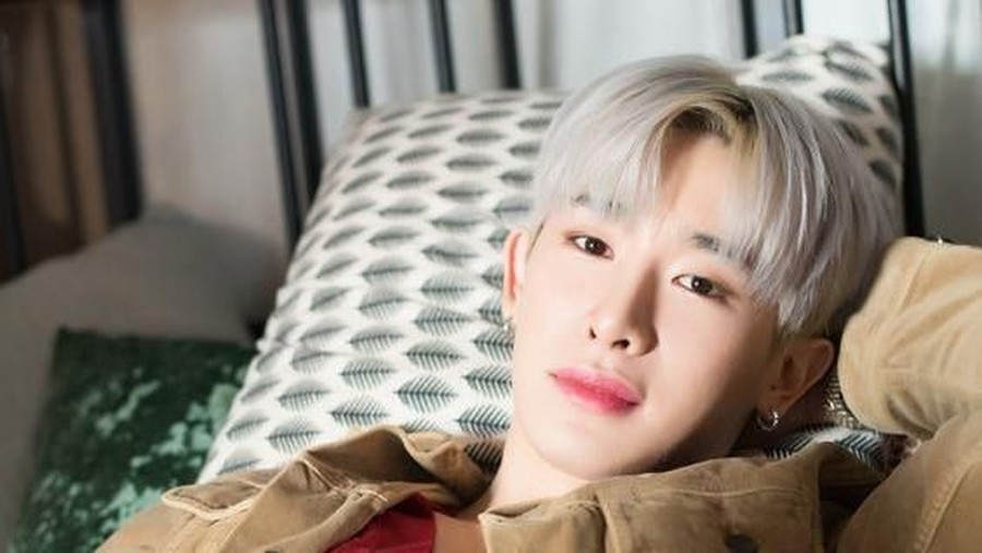 Wajah tampan Wonho Monsta X menghilang dari laman website Straship dan Monsta X.