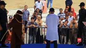 VIDEO: Oknum Ulama Cabul Dihukum Cambuk di Aceh