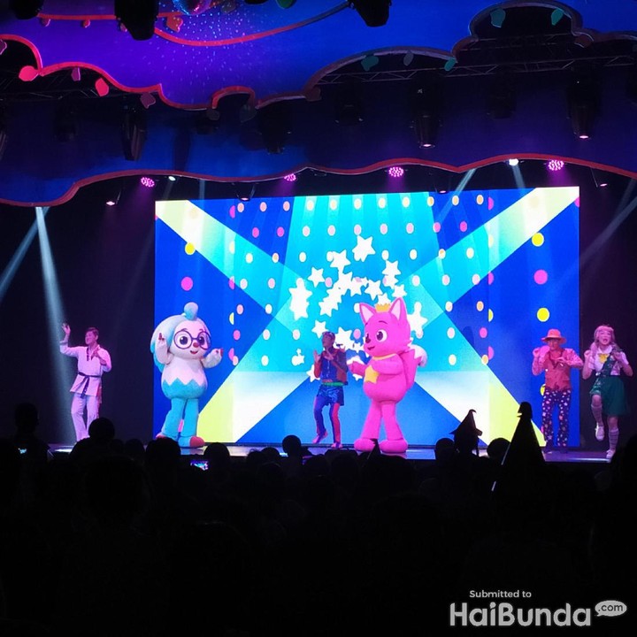 <span class="im">Live musical ini bercerita tentang petualangan Pinkfong dan teman-temannya mencari Baby Shark yang hilang. (Foto: Yuni Ayu Amida)</span>
