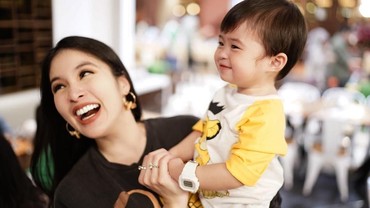 img-title Kecil-kecil Tajir Melintir, Putra Sandra Dewi Sudah Bisa Perintah Supir