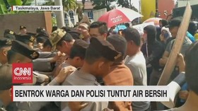 VIDEO: Bentrok Warga dan Polisi Tuntut Air Bersih