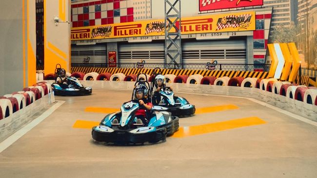 Formula Kart Trans Studio Cibubur merupakan wahana go-kart profesional yang sangat patut dicoba untuk memuaskan rasa penasaran Anda menjadi pebalap F1.