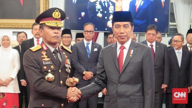 Kapolri Jenderal Idham Azis menegaskan kepolisian akan selalu mendukung apapun kebijakan pemerintahan Jokowi, termasuk wacana darurat sipil penanganan corona.