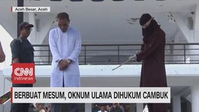 VIDEO: Berbuat Mesum, Oknum Ulama Dihukum Cambuk