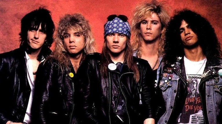 Lagu milik Guns N' Roses, November Rain, seketika menjadi trending. Pasalnya sebagai wilayah Jakarta diturun hujan di awal November ini.