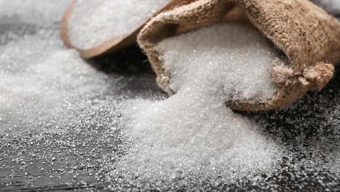 Sack with pure sugar on table