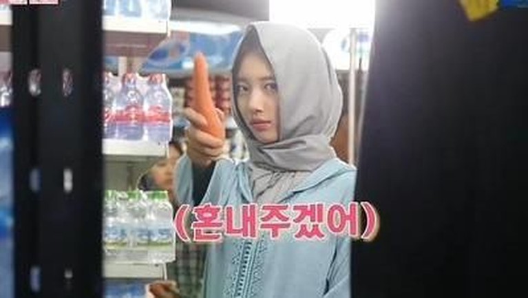 6 Potret Manis Bae Suzy Kenakan Hijab Enam penampilan aktris cantik asal Korea Selatan, Bae Suzy, dalam balutan hijab. Seperti apa gaya Suzy?