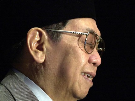 Kisah Cinta Gus Dur & Sinta Nuriyah, Jual Mahal Sampai Menggombal