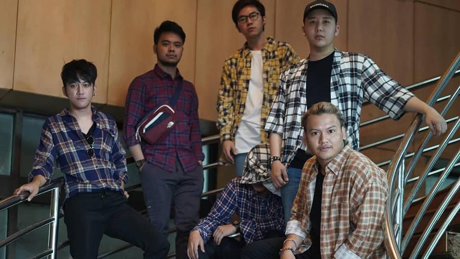 Retaknya Boyband SM*SH Suhu Naga sempat meramal beberapa ramalan artis tanah air dan terbukti benar.