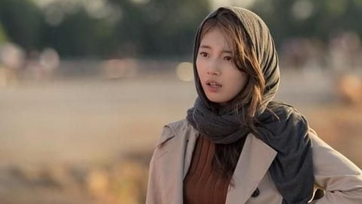 Enam penampilan aktris cantik asal Korea Selatan&comma; Bae Suzy&comma; dalam balutan hijab&period; Seperti apa gaya Suzy&quest;