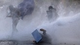 FOTO: Demo di Chile Kembali Memanas Aksi demonstrasi kembali terjadi pada Jumat (1/11) di alun-alun Plaza Italia, Chile, bertepatan dengan perayaan All Saints Day.