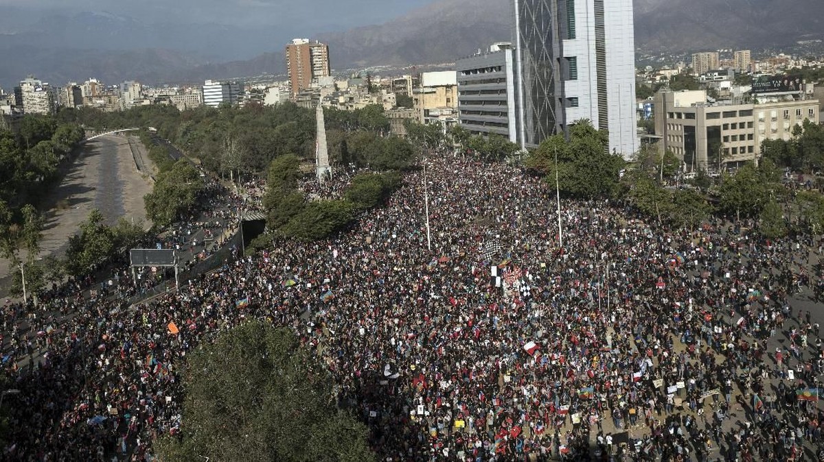 FOTO: Demo di Chile Kembali Memanas