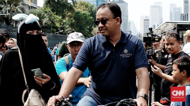 Anies memberi kesempatan bagi PNS dari luar Pemprov DKI Jakarta untuk mendaftar menjadi Kepala Dinas Pariwisata dan Kebudayaan dan Kepala Bappeda DKI Jakarta.