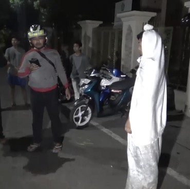 Prank Warga dengan Kostum Pocong, Dua Remaja Ini Ditangkap