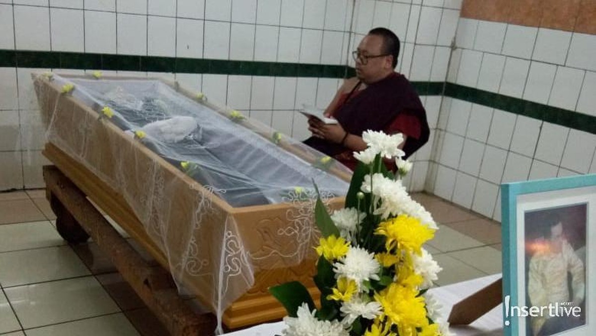 Berikut adalah momen saat sang peramal yaitu Suhu Naga di kremasi hari ini&comma; Minggu &lpar;3&sol;11&rpar;&comma; di Krematorium Jabar Agung&comma; Tangerang&comma; Banten versi Insertlive&period;