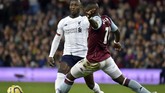 FOTO: Liverpool Menang Dramatis di Liga Inggris Sempat tertinggal lebih dulu dari Aston Villa, Liverpool baru mampu mencetak gol pada menit-menit akhir pertandingan di Stadion Villa Park, Sabtu (2/11).