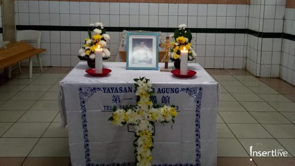 Berikut adalah momen saat sang peramal yaitu Suhu Naga di kremasi hari ini&comma; Minggu &lpar;3&sol;11&rpar;&comma; di Krematorium Jabar Agung&comma; Tangerang&comma; Banten versi Insertlive&period;