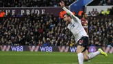 FOTO: Liverpool Menang Dramatis di Liga Inggris Sempat tertinggal lebih dulu dari Aston Villa, Liverpool baru mampu mencetak gol pada menit-menit akhir pertandingan di Stadion Villa Park, Sabtu (2/11).