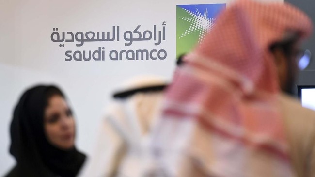 Perusahaan minyak Saudi Aramco meraup laba US$11,79 miliar atau sekitar Rp172,13 triliun pada kuartal III 2020, merosot 44,6 persen dari kuartal III 2019.