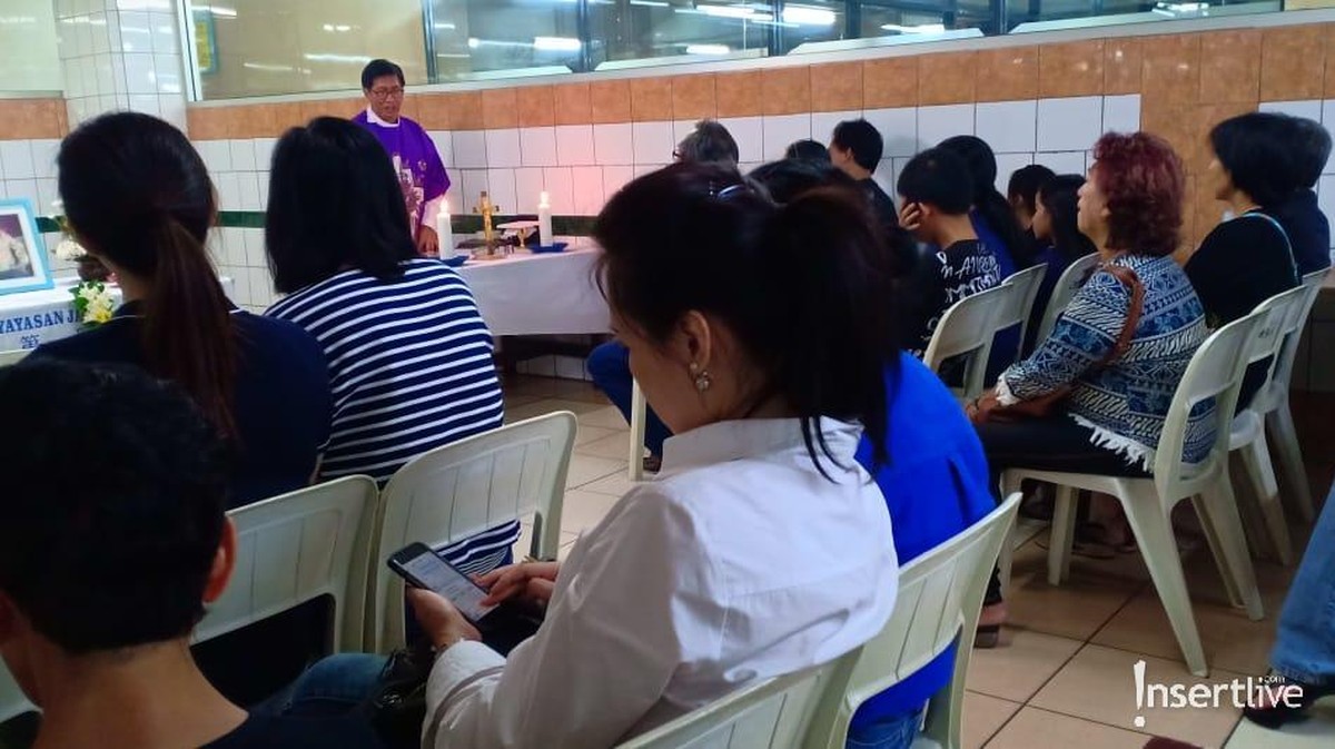 Berikut adalah momen saat sang peramal yaitu Suhu Naga di kremasi hari ini&comma; Minggu &lpar;3&sol;11&rpar;&comma; di Krematorium Jabar Agung&comma; Tangerang&comma; Banten versi Insertlive&period;