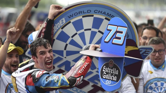Alex Marquez mengekspresikan kegembiraan setelah menang pada ajang MotoGP virtual di tengah wabah corona.