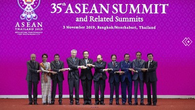 Direktur IMF Kristalina Georgieva, dalam pertemuannya dengan Presiden Jokowi di KTT ASEAN, menyebut ASEAN menjadi titik terang dalam ekonomi global.