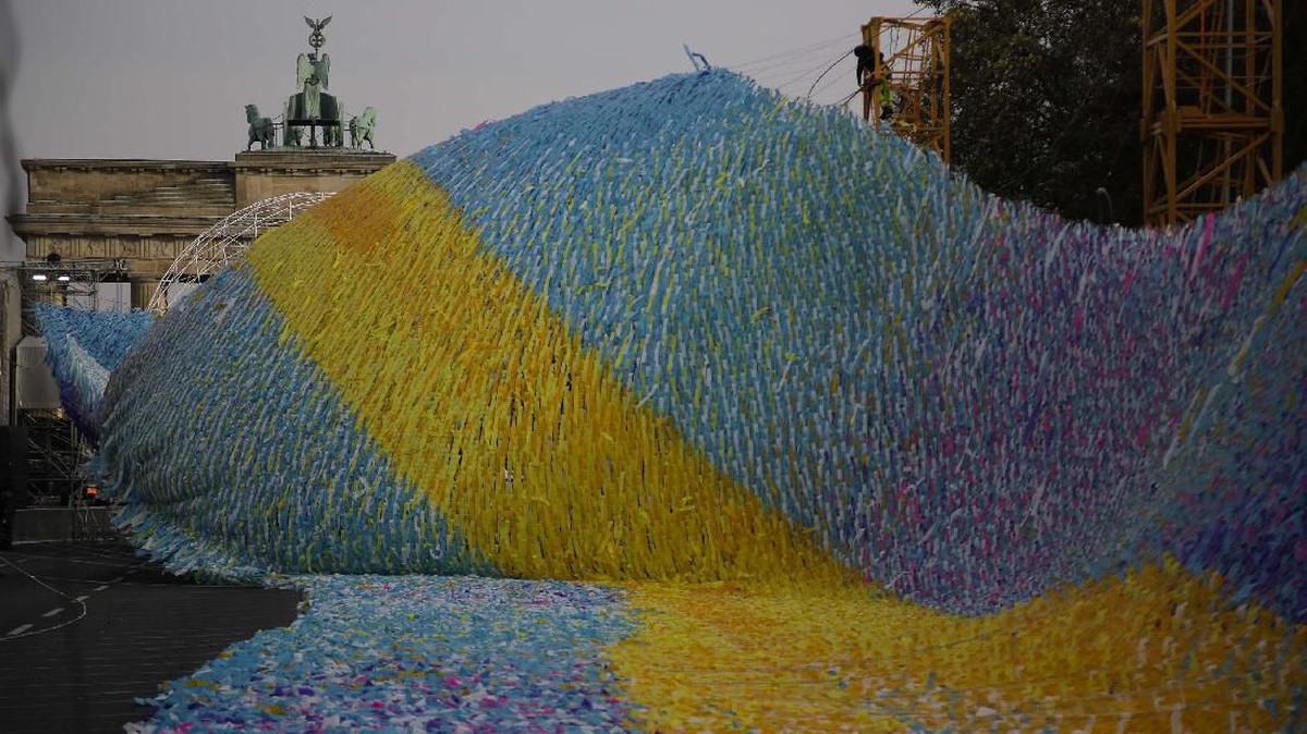 FOTO: Seni Instalasi Mengenang 30 Tahun Tembok Berlin