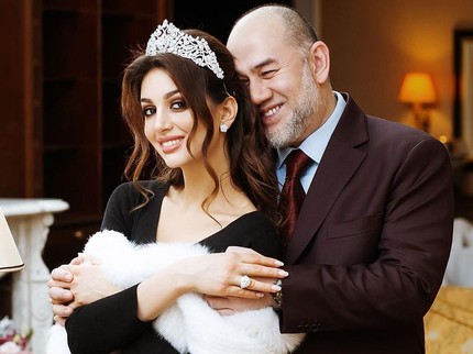 Posting Foto, Miss Moskow Buktikan Bayinya Anak Eks Raja Malaysia