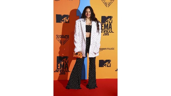 FOTO: Selebriti Berbusana Terburuk di MTV EMA 2019