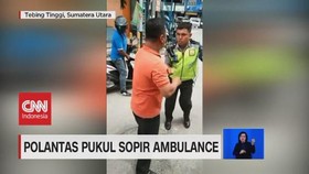 VIDEO: Terganggu Suara Sirine, Polisi Pukul Sopir Ambulans