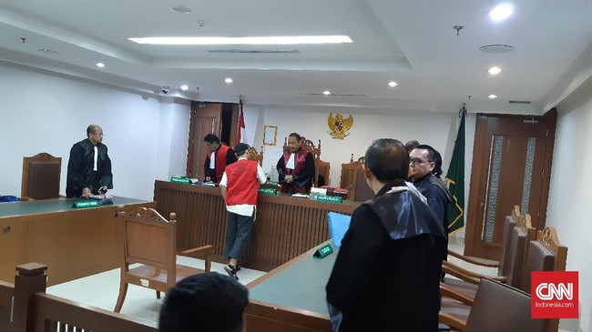 Polisi menyebut pengancam penggal Jokowi mau menunjukkan lokasi barang bukti yang ia kenakan saat mengeluarkan ancaman.