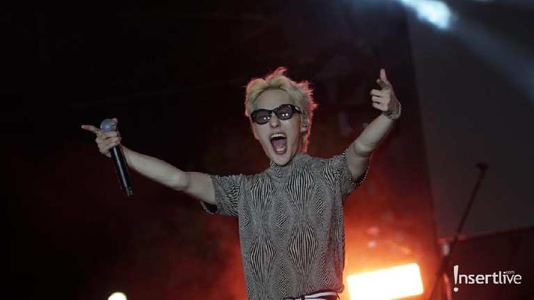 Zion. T belum lama ini tampil di sebuah acara musik di Jakarta. Aksi panggungnya menuai banyak pujian lantaran memukau para penonton.