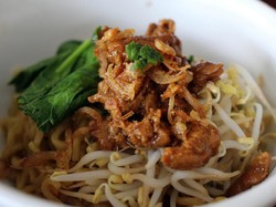 Mi Instan hingga Warteg, 5 Makanan Kampus yang Selalu Bikin Kangen!