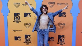 FOTO: Selebriti Berbusana Terburuk di MTV EMA 2019