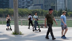 Singapura Larang Skuter Listrik di Trotoar