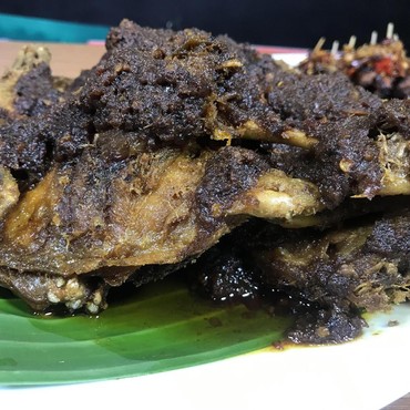 Menjajal Bebek Goreng Bumbu Hitam Tanpa MSG