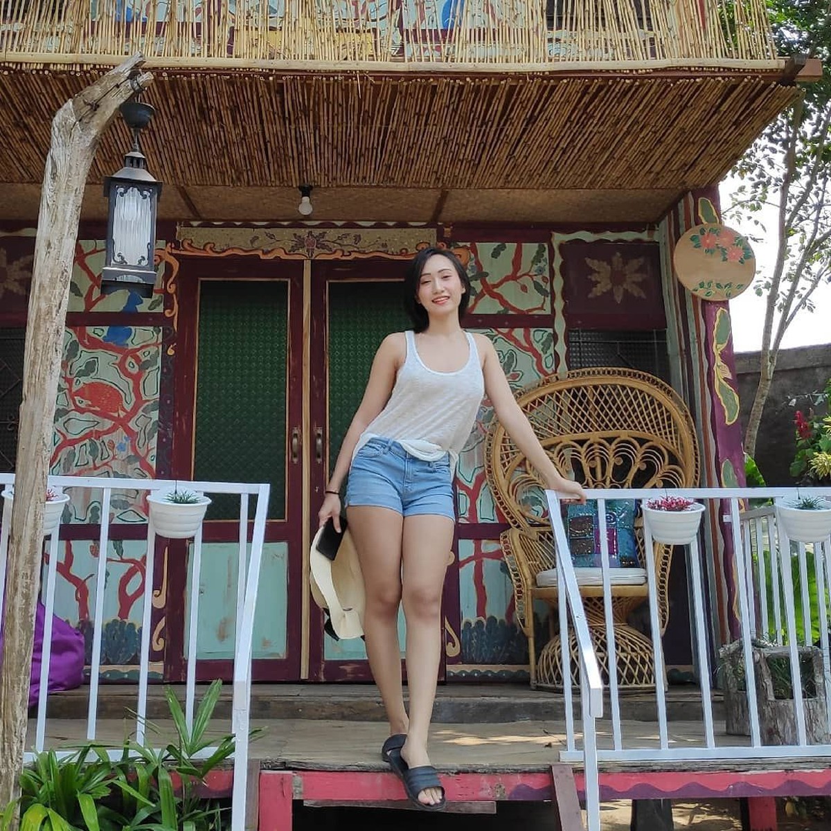 Lola Zieta&comma; wanita cosplayer ini mendadak viral karena mengaku adalah seorang panseksual&period; Penampilan seksinya di Instagram juga menjadi sorotan publik&period;