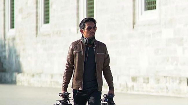 Lola Diara foto bersama Ricky Zainal