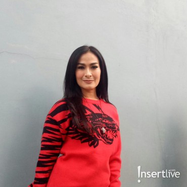 Iis Dahlia Bagikan Cerita Pernikahan yang Genap 18 Tahun