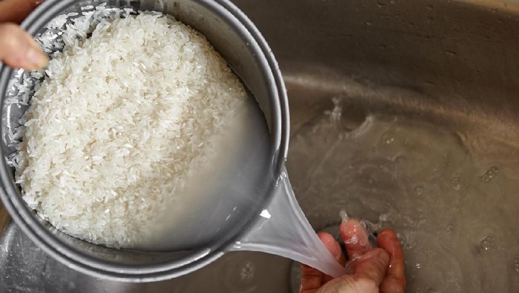 lustrasi air cucian beras