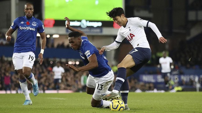 Son Heung-min tetap diboyong Tottenham Hotspur pada laga tandang ke markas Red Star Belgrade di Stadion Rajko Mitij, Rabu (6/11) malam waktu setempat.