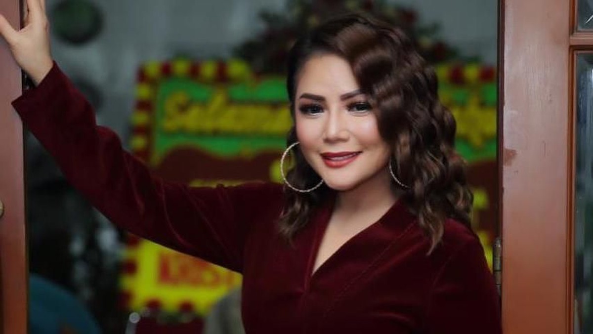 Bukan pamer goyangan seksi&comma; tujuh pedangdut ini dikenal dan memberikan penampilan sempurnanya di atas panggung dengan suara emas&period; 