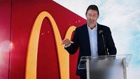 Dahulu Dianggap Penyelamat, Kini Mantan CEO McDonald's Terjerat Skandal ...