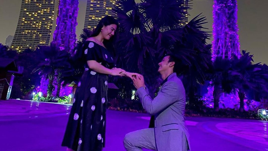 Deretan seleb ini dilamar oleh sang kekasih di tahun 2019 ini.