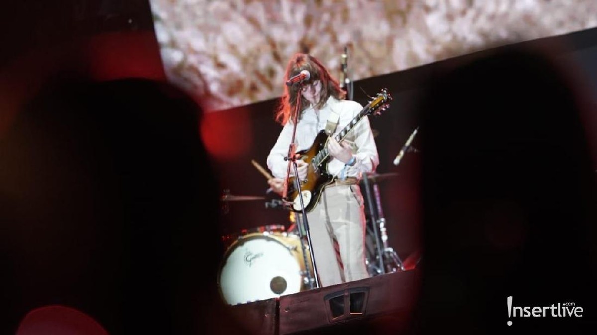 FUR adalah band asal Inggris yang populer lewat lagu If You Know That I'm Lonely&period; Berikut aksi panggung FUR saat tampil menghibur penggemar di Jakarta&period;